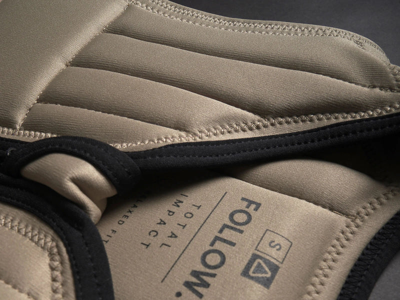 Style and comfort in the new Follow Total vest. Start your new water adventure with this impact vest from Weshbo!