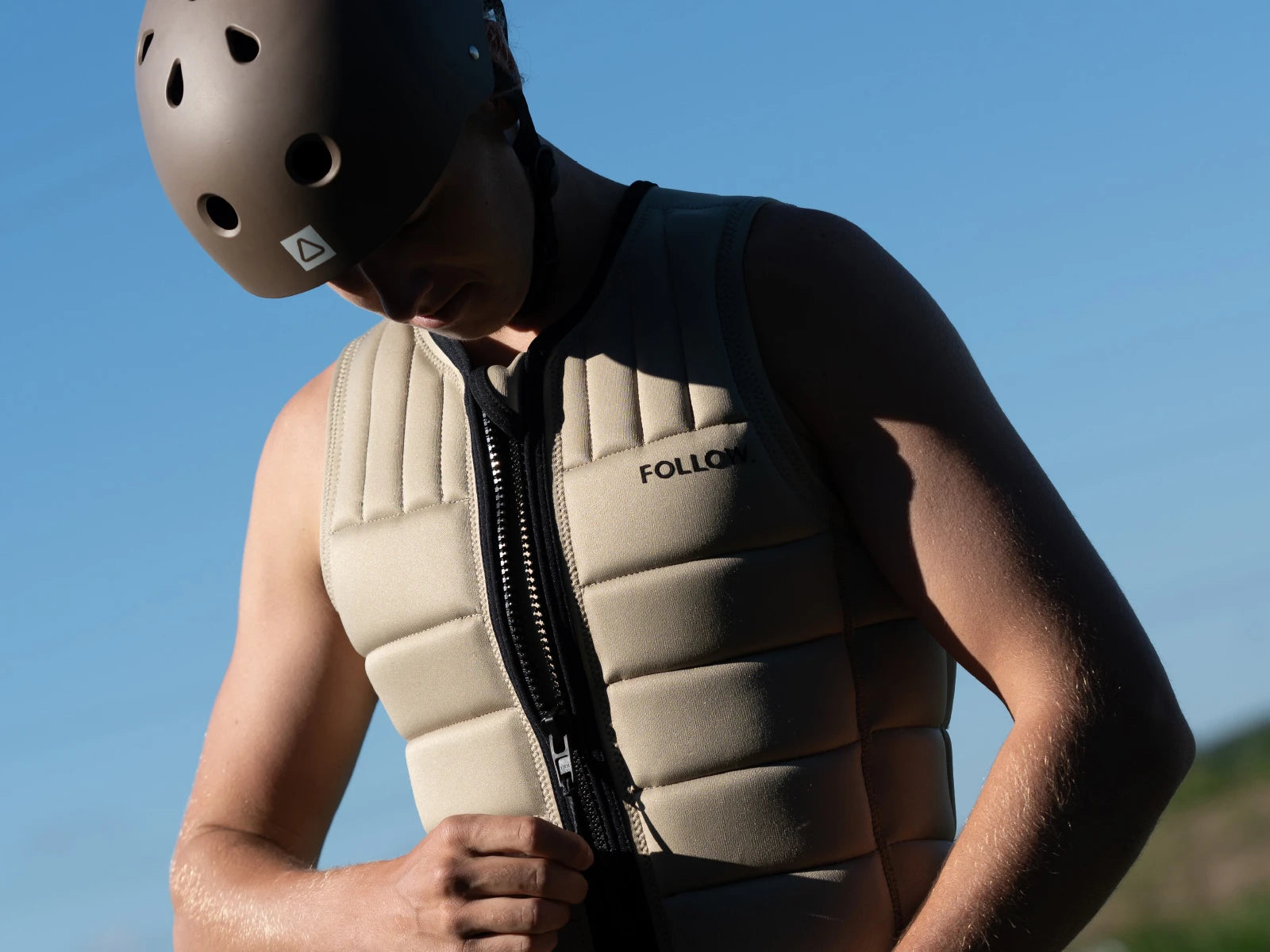 Style and comfort in the new Follow Total vest. Start your new water adventure with this impact vest from Weshbo!