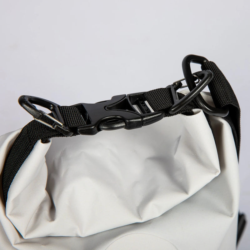 The best bag to keep your stuff dry! Check out the new JOBE Drybag 10L and bring it with you to the water from Weshbo!