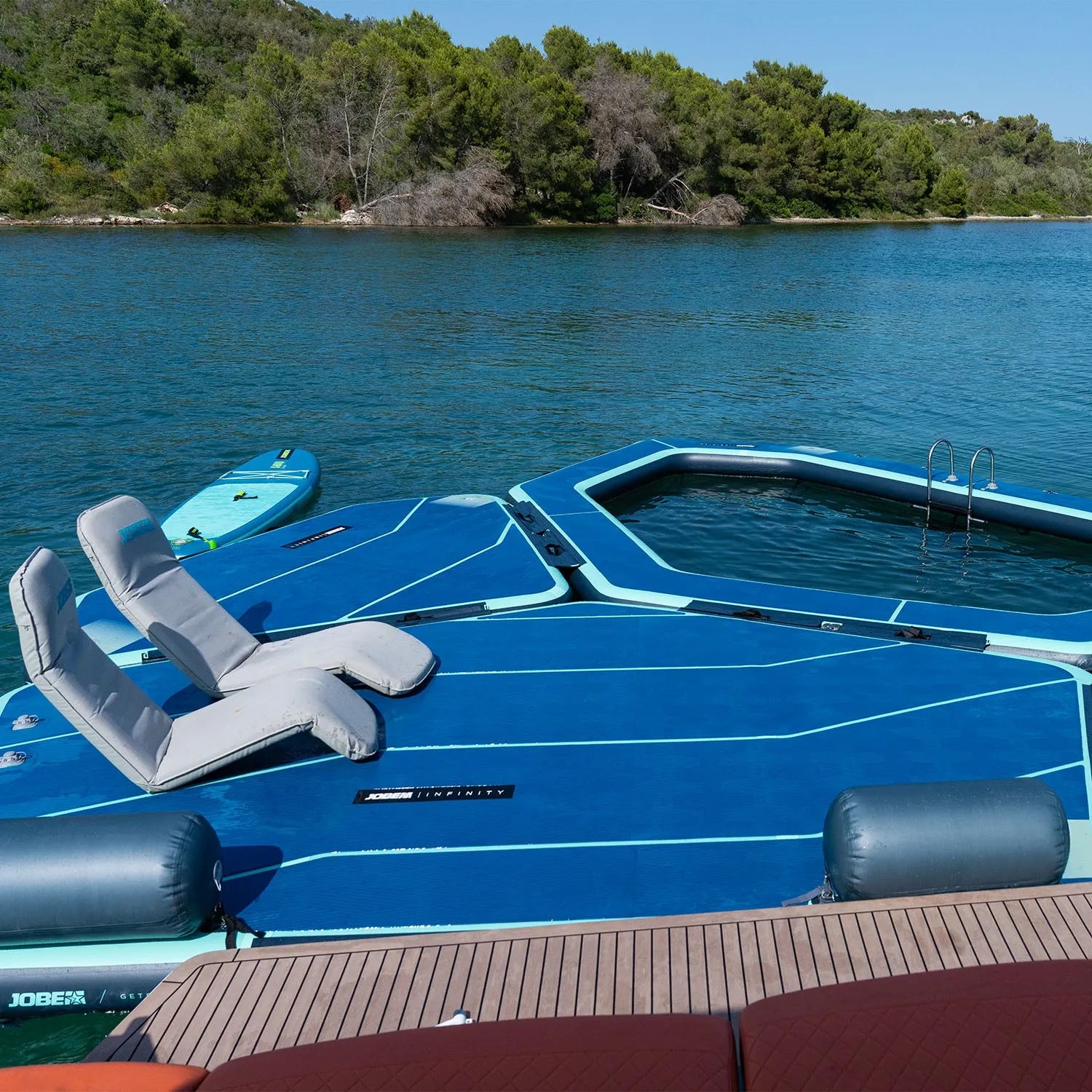 Jobe_Infinity_Island_with_pump lifstyle