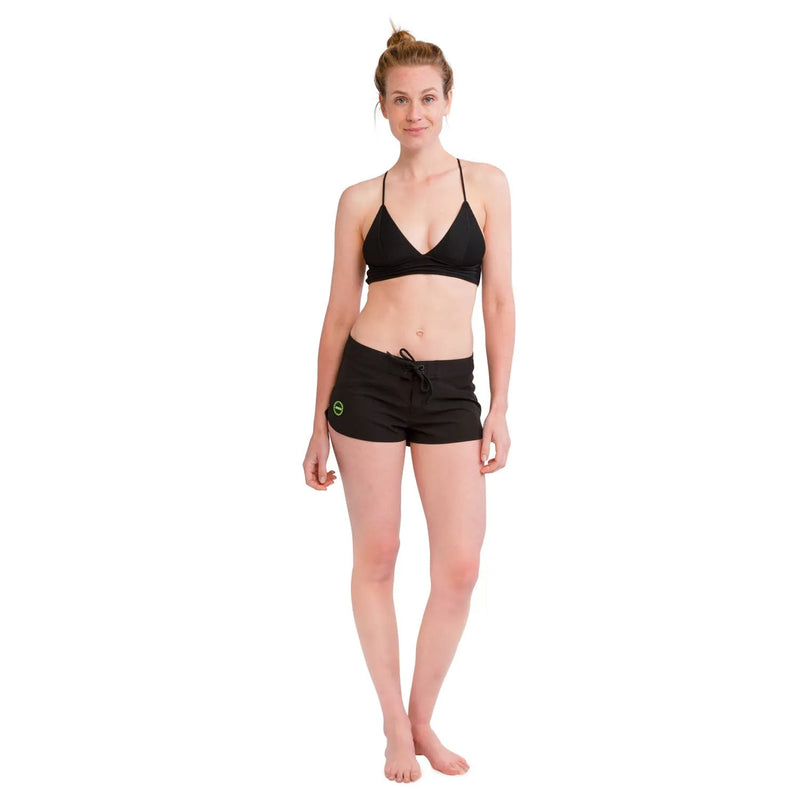 Woman wearing a black boarshort